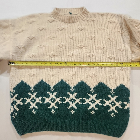 Chunky Knit Homemade Nordic Snowflake Fair Isle Sweater ❄️ - Picture 6 of 13